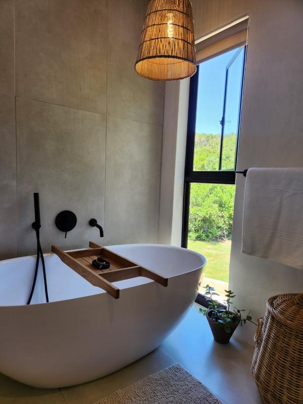 To Let 4 Bedroom Property for Rent in Keurboomstrand Western Cape